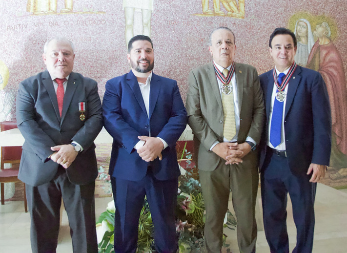 Homenagem aos Profissionais de Segurança Pública: Deputado Adilson Barroso Recebe o “Colar Heróis de 32 – Tributo ao Pantheon”